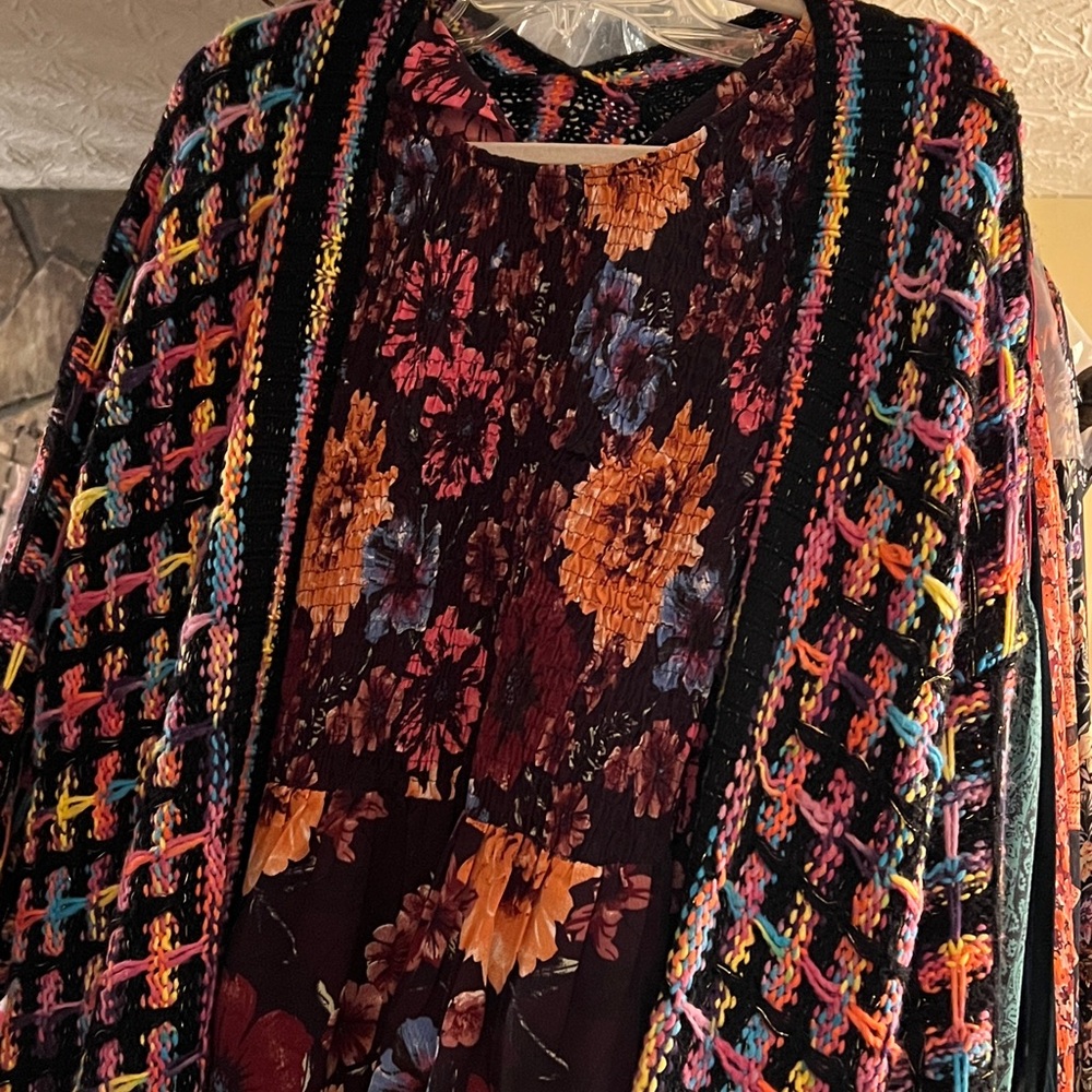 NWOT- XL FRINGED MAXI CARDI OPEN KNIT TRENCH in BLACK PINK BLUE & GOLD METALLIC - Picture 5 of 13